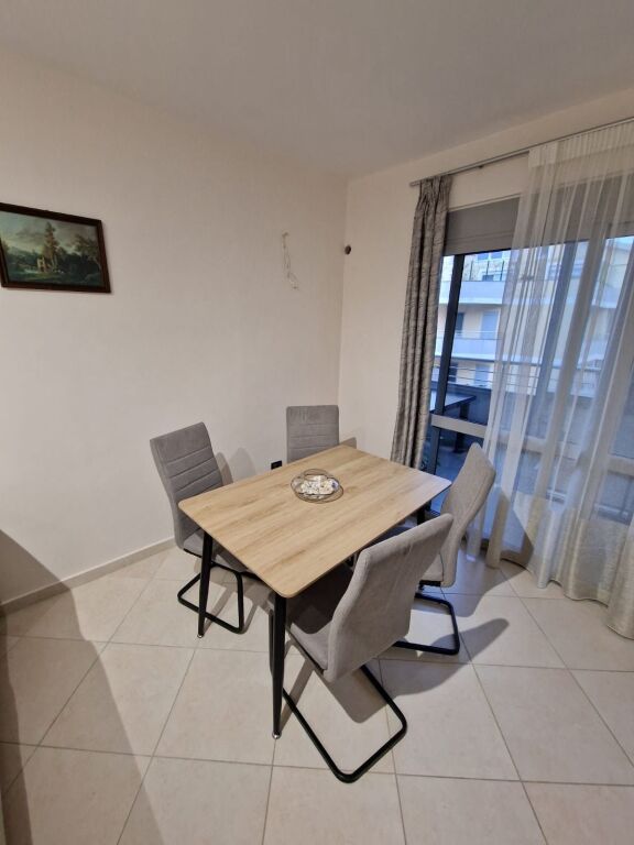 Shitet Apartament 2+1+ Post Parkim ne Plazh