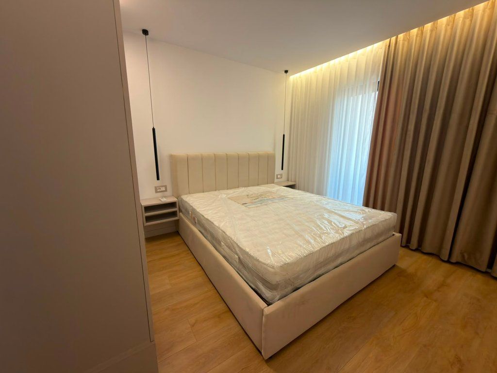 SHESIM APARTAMENT 1+1 PRANE STACIONIT TE TRENIT