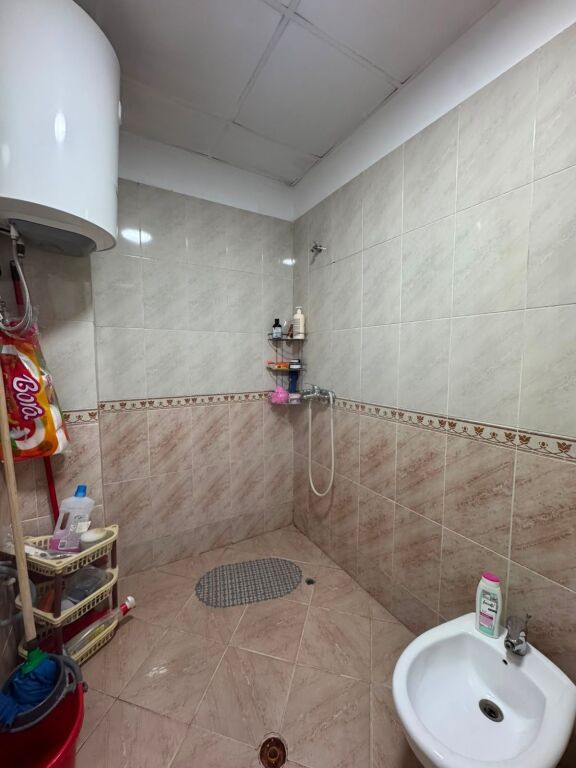 Apartament me qera 1+1- 📍Yzberisht, rruga Panjot Pano, prane furre buke Elenikon