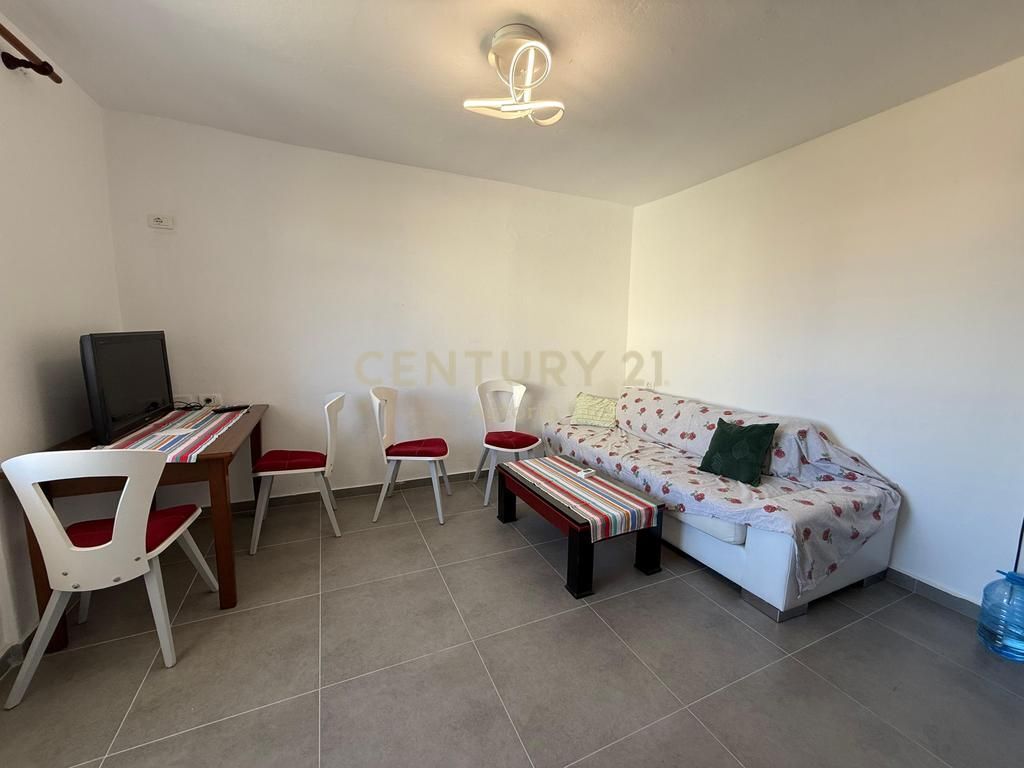 Furnished 2+1 apartment, United School