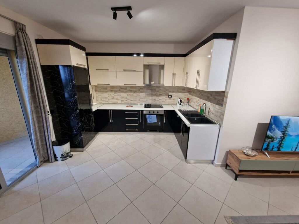 Shitet Apartament 2+1+ Post Parkim ne Plazh