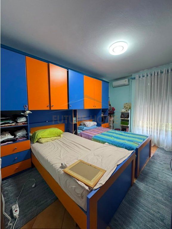 Shitet, Apartament 3+1+2+2 Poste Parkime, Pallati me Shigjeta