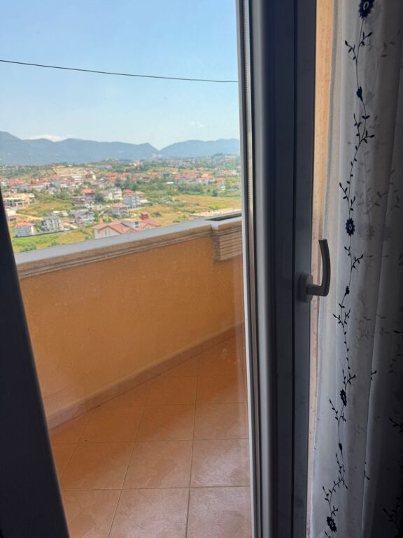 Jepet me qira 2+1+1 Godine private 45.000 leke