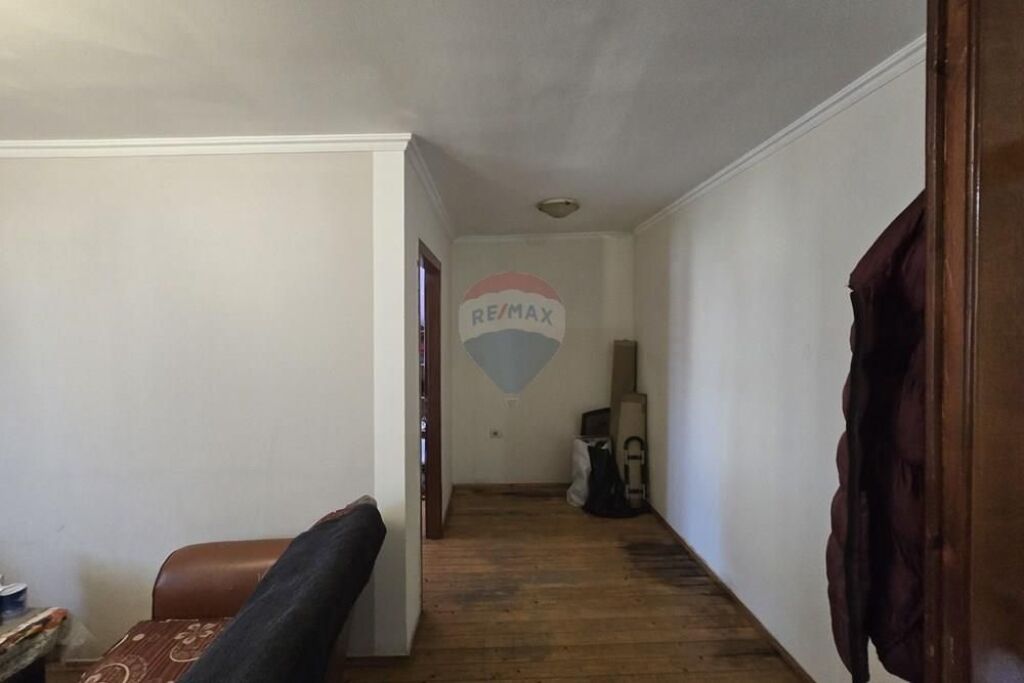 Shitet apartament 2+1 në Rrugën Bardhok Biba
