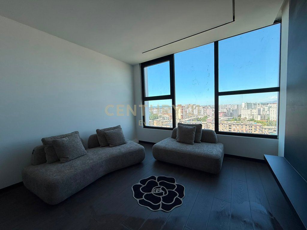 SQUARE 21, SHESIM DY GARSONIERE PREMIUM