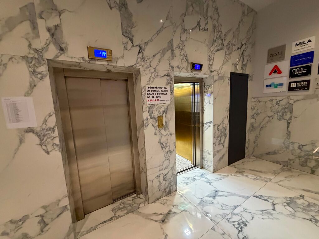 Jepet me qira apartament 2+1+2+post parkimi te Garden Building