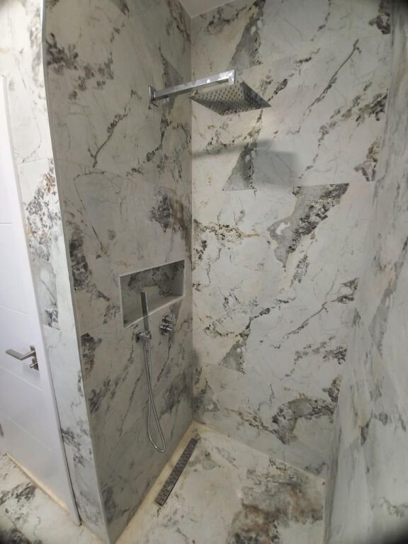Apartament 2+1 per qera Restorant Fresku !
