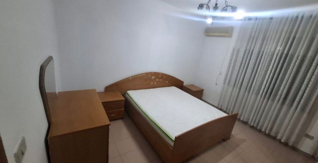 Jepet me qira apartament 1+1 te Komuna e Parisit!