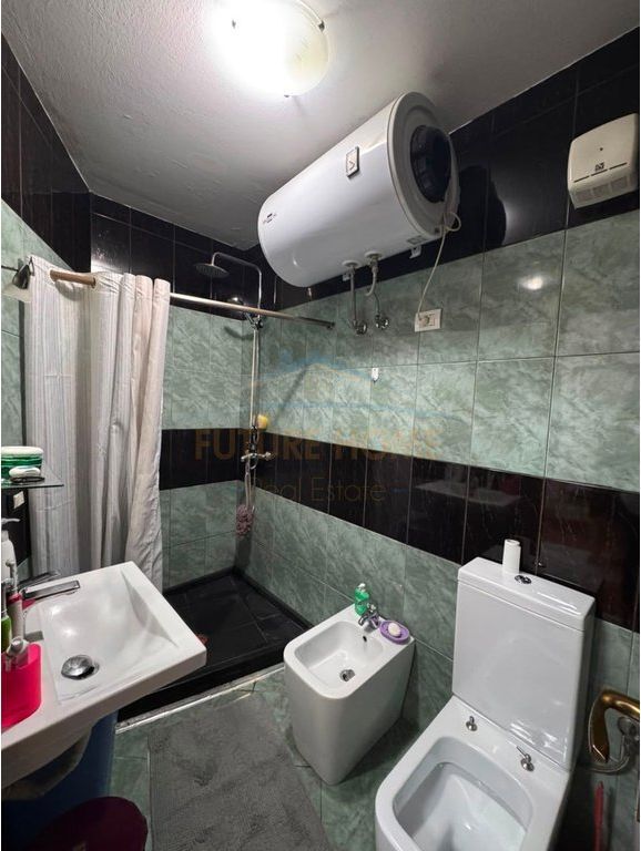 Shitet, Apartament 3+1+2+2 Poste Parkime, Pallati me Shigjeta