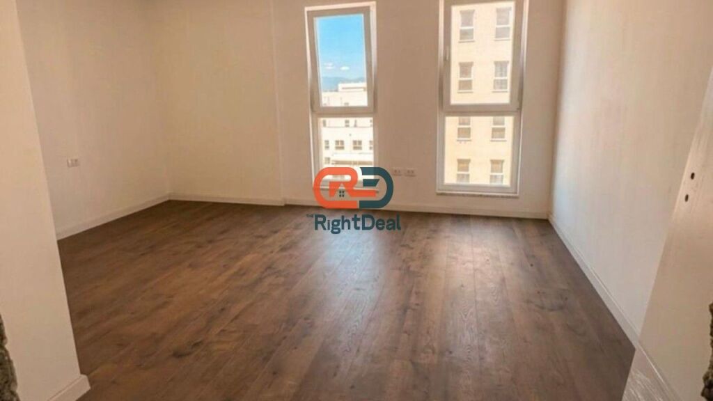 Ne Laprake, Tek Kompleksi Aura, Shitet Apartament 2+1 Me Investim Ekstra!
