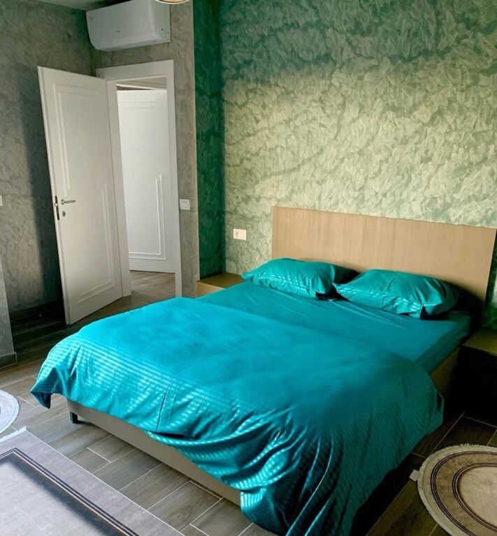 APARTAMENT ME QERA 3+1 RRUGA E DIBRES 100.000 LEKE FH-82891
