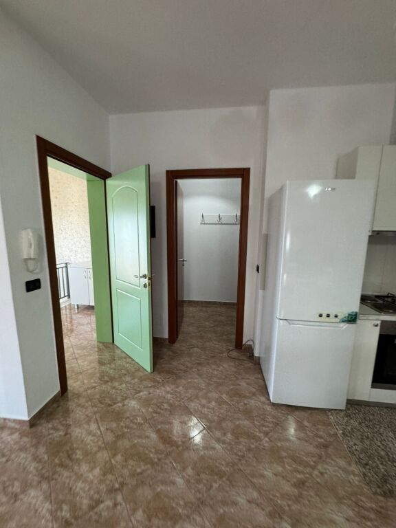 Jepet me qira 2+1+1 Godine private 45.000 leke