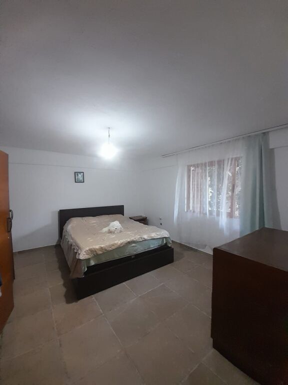 Qera | Shtëpi private 2 + 1 | Rruga Xhanfize Keko | 350 €/muaj