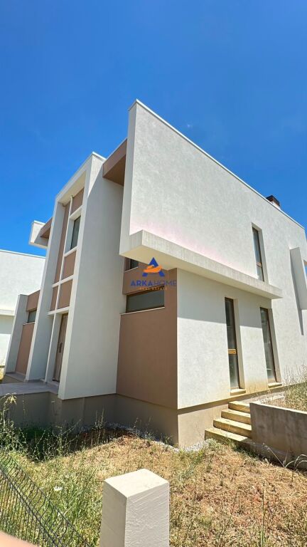 VILLA DI LUSSO SU 2 PIANI IN VENDITA "NE LUNDER" 701400 EURO