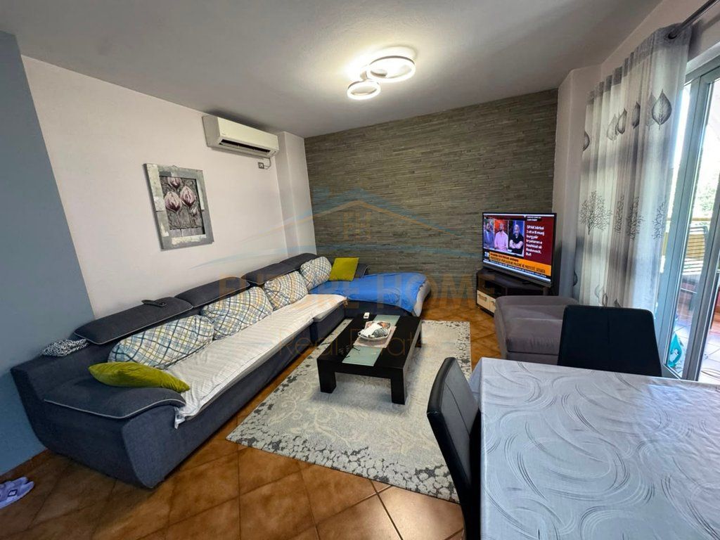 Shitet, Apartament 3+1+2+2 Poste Parkime, Pallati me Shigjeta