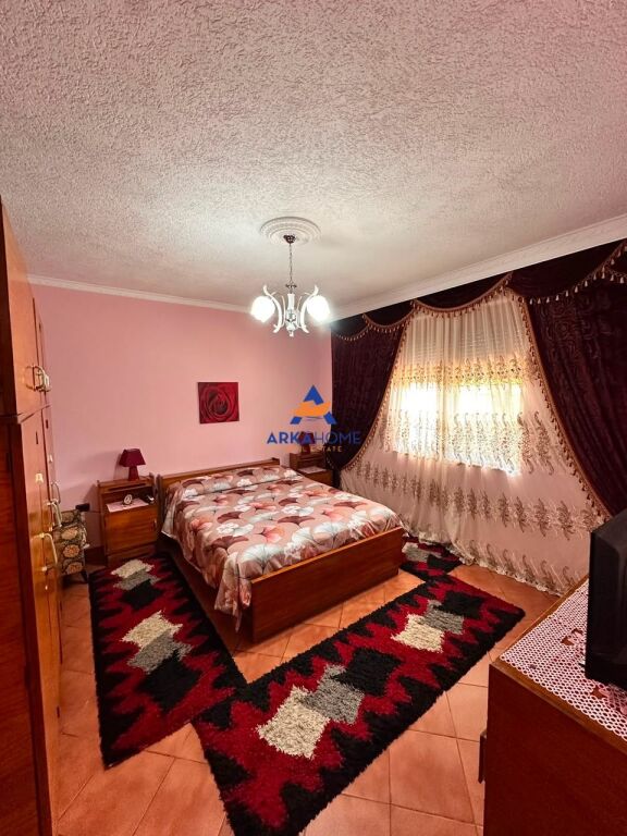 SHITET SHTEPI PRIVATE 1300M2 "AFER INSTITUTIT" 260000 EURO