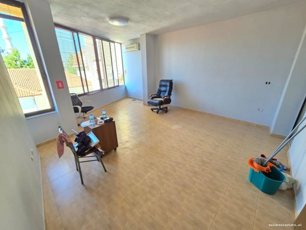 Ufficio in Affitto in Centro (ID BZ21006) Tirane