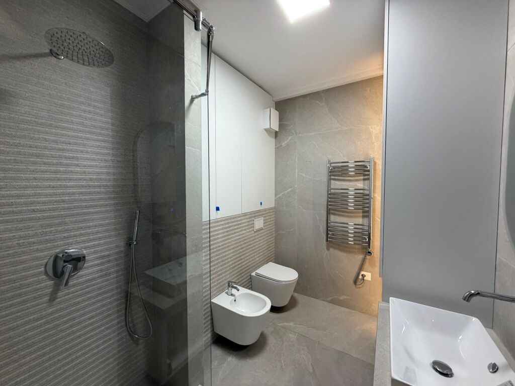 Shitet Apartament 1+1 te Kazazi