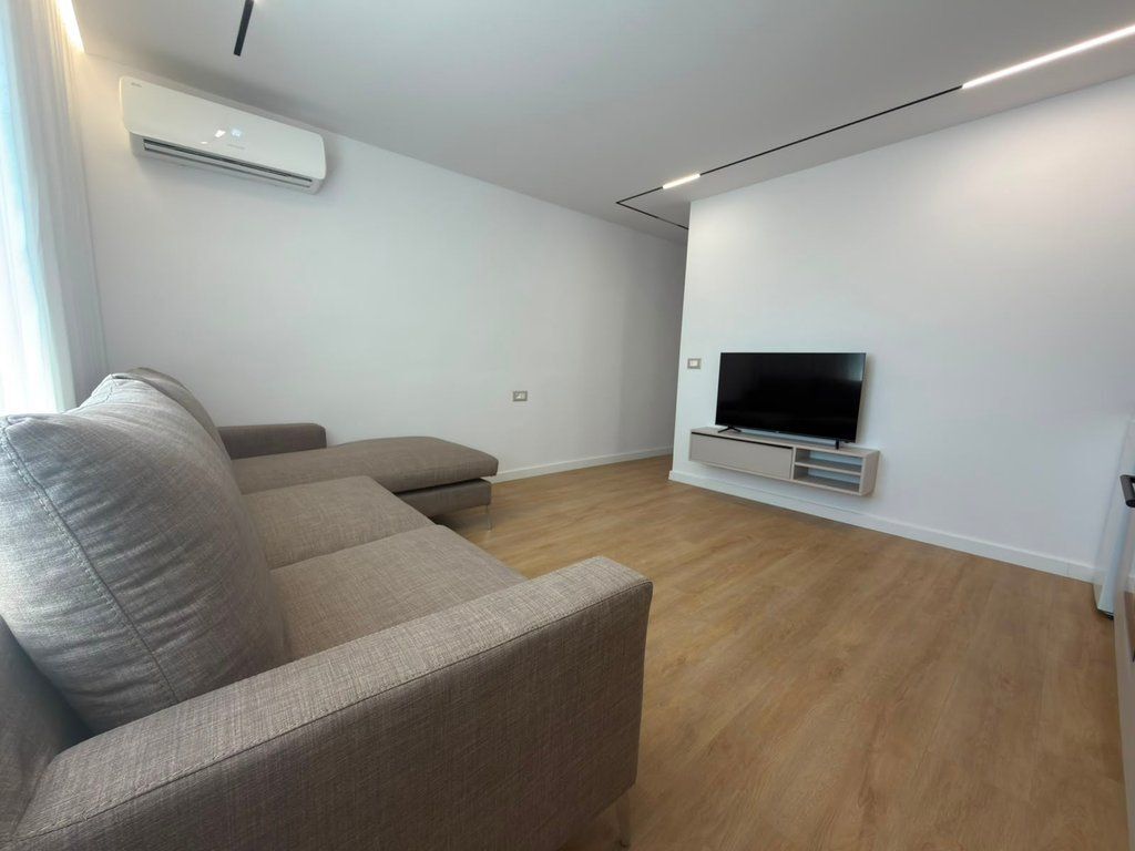 SHESIM APARTAMENT 1+1 PRANE STACIONIT TE TRENIT