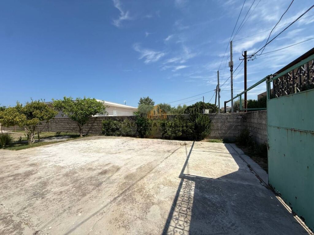SHITET SHTEPI PRIVATE PRAN PLAZHIT TE VJETER-VLORE