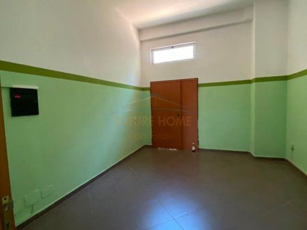 Shitet, Ambient Biznesi, Rruga Riza Cerova