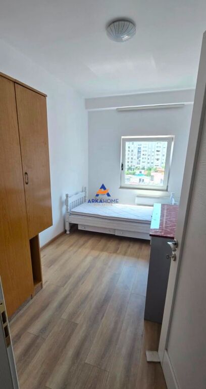 JEPET APARTAMENT 2+1 ME QERA "MBRAPA SHKOLLËS VASIL SHANTO" 70.000 LEKE