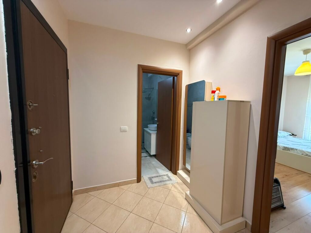 Shitet, Apartament 1+1+ Post Parkimi, Unaza e Re, Tirane 135,000 €