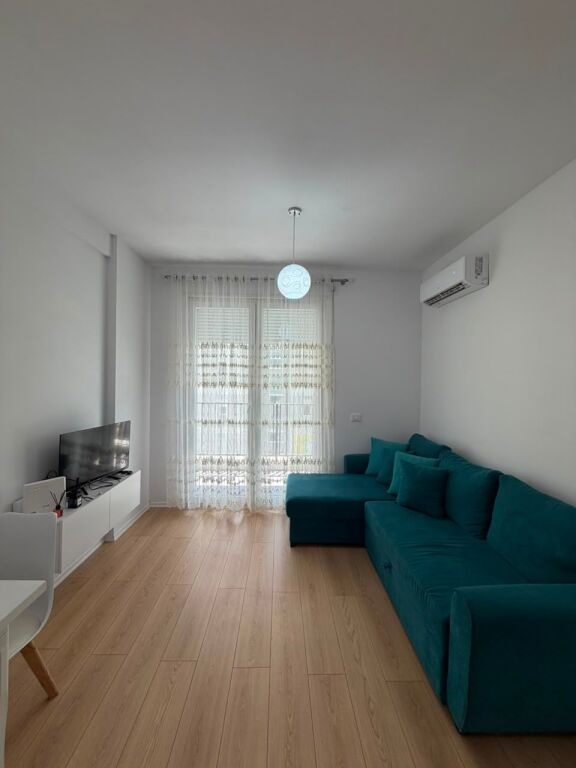 Jepet me qira apartament 1+1 në Univers City