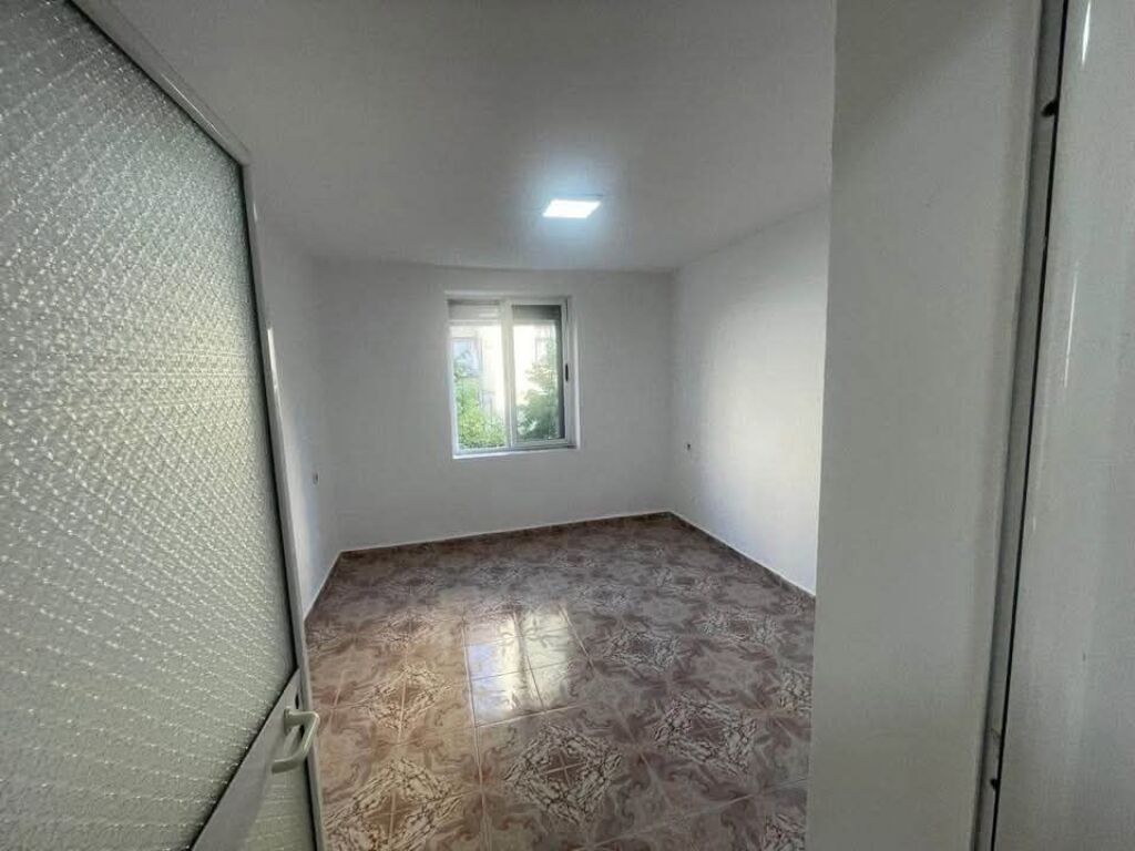 APARTAMENT 2+1 ME QERA - RRUGA FERIT XHAJKO, TIRANE