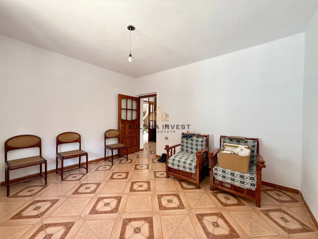 SHITET SHTEPI PRIVATE PRAN PLAZHIT TE VJETER-VLORE
