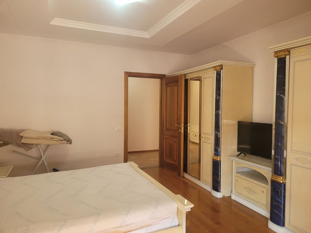 Super 3+1 apartment for rent at Lulishtja, Paris Commune