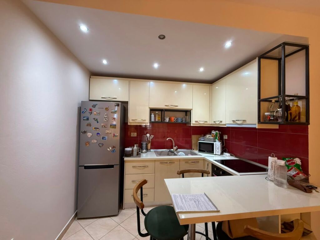 Shitet, Apartament 1+1+ Post Parkimi, Unaza e Re, Tirane 135,000 €