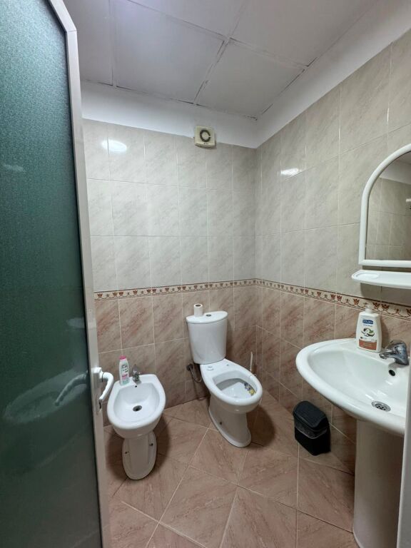 Apartament me qera 1+1- 📍Yzberisht, rruga Panjot Pano, prane furre buke Elenikon