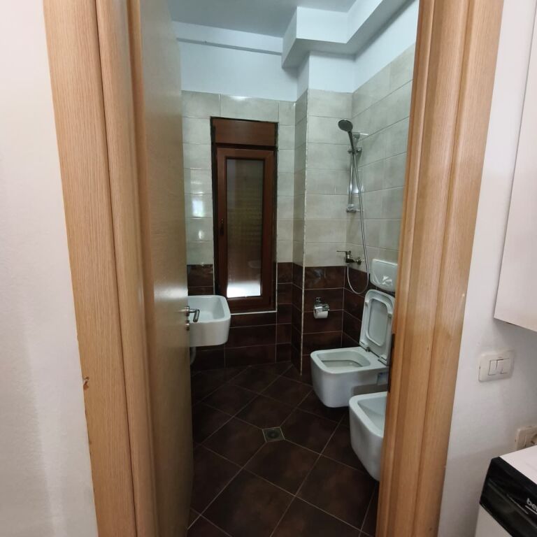 🏡 JEPET ME QIRA VILË E BASHKËNGJITUR – COLOMBO 2, PRANË TEG