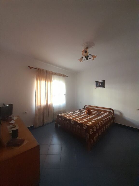 Qera | Shtëpi private 2 + 1 | Rruga Xhanfize Keko | 500 €/muaj