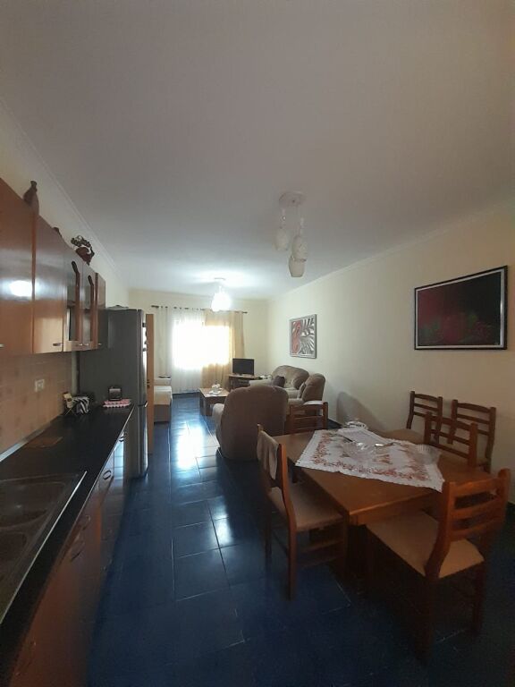 Qera | Shtëpi private 2 + 1 | Rruga Xhanfize Keko | 500 €/muaj