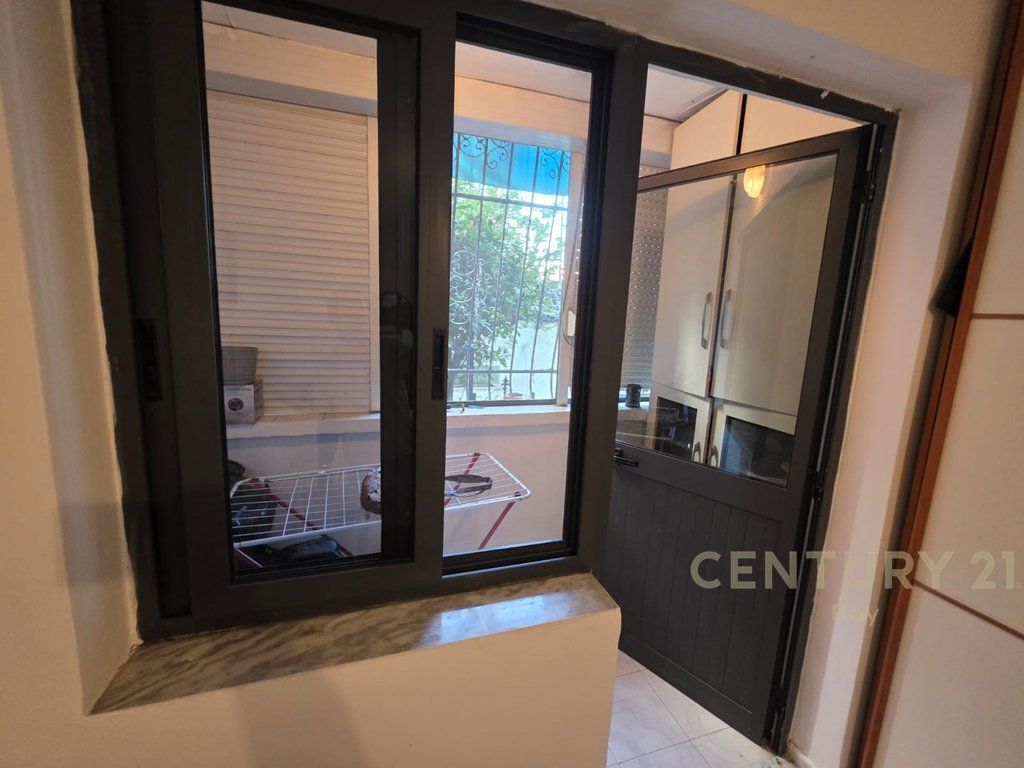 Shitet Apartament 2+1, në Lagja nr.16, Durrës !!.