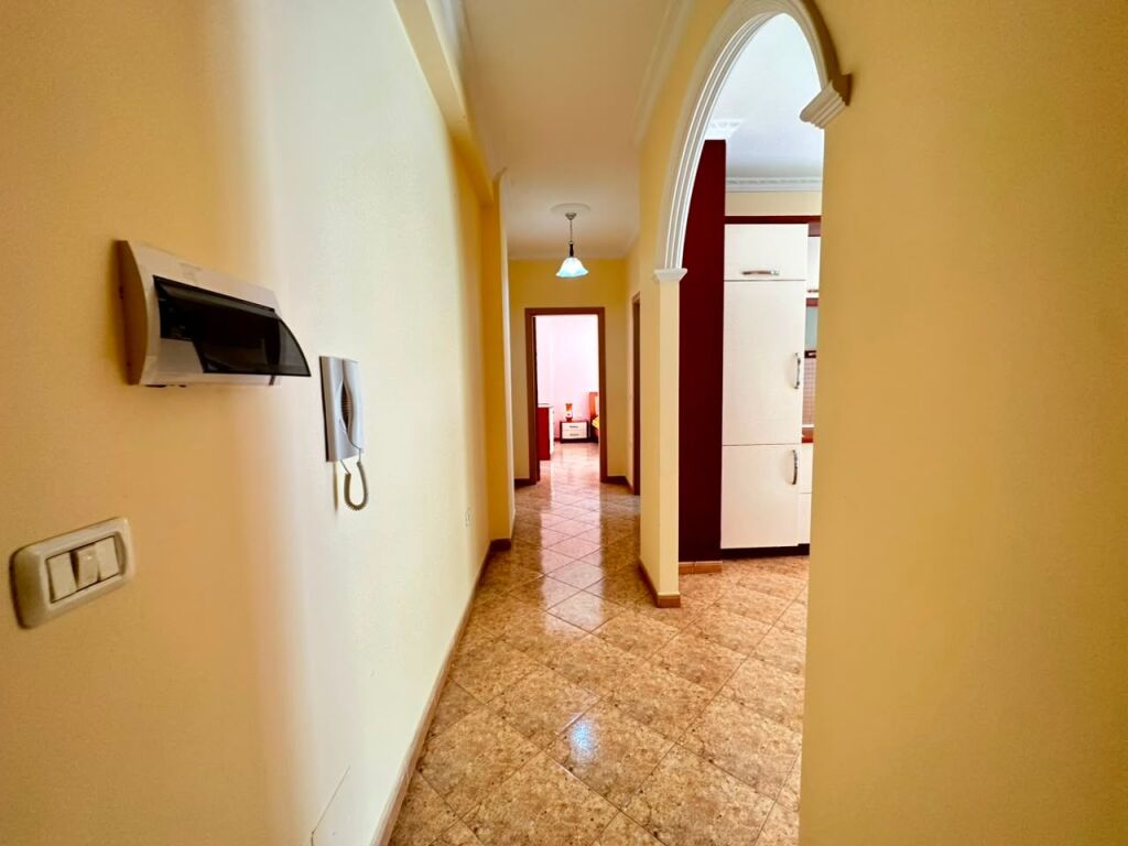 Shitet Apartament 2+1 ne Bulevardin Vlore - Skele