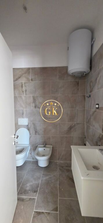 🏡 SHITET APARTAMENT 2+1+1 GARAZHD – SAUK I VJETER