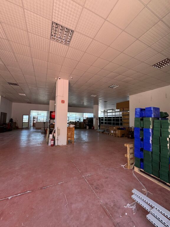 Business Premises for Rent, Warehouse – 1,000 m² Hotel Aurelius, at the Rinas intersection