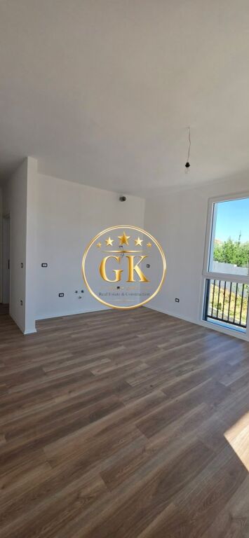 🏡 SHITET APARTAMENT 2+1+1 GARAZHD – SAUK I VJETER