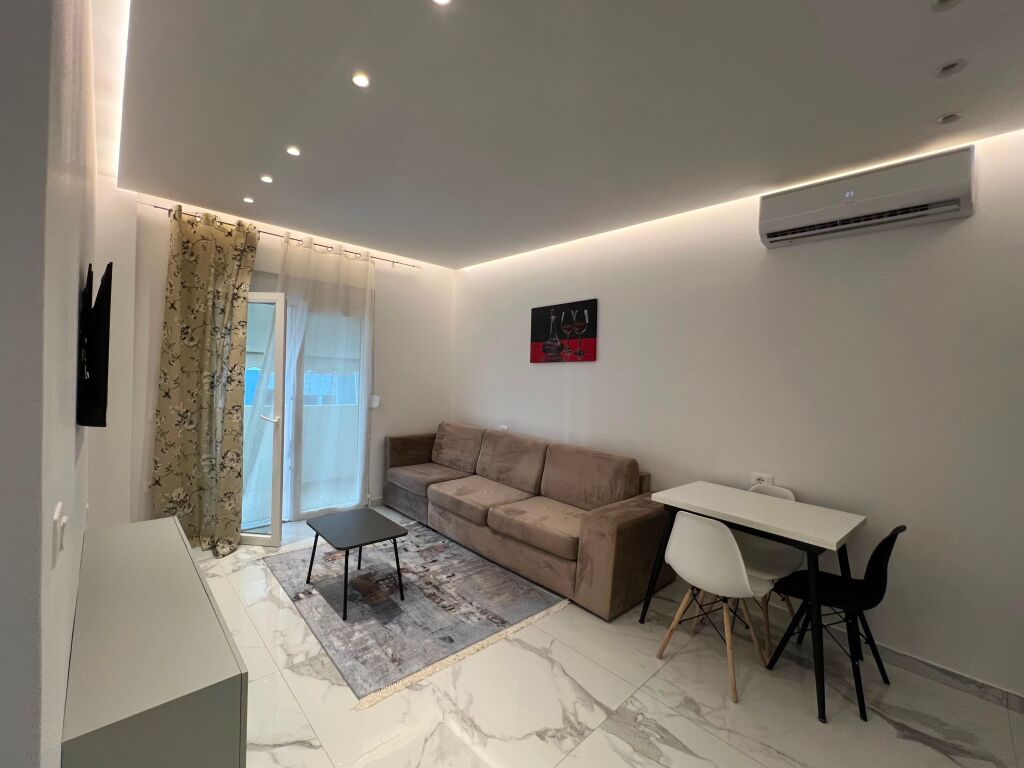 Appartamento 1+1 in affitto in Via Dritan Hoxha, vicino al Complesso Aura