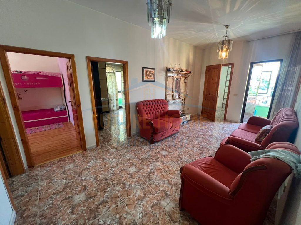 In vendita, Casa privata su 3 piani+Terreno, Ex Mercato Elettrico, Tirana.