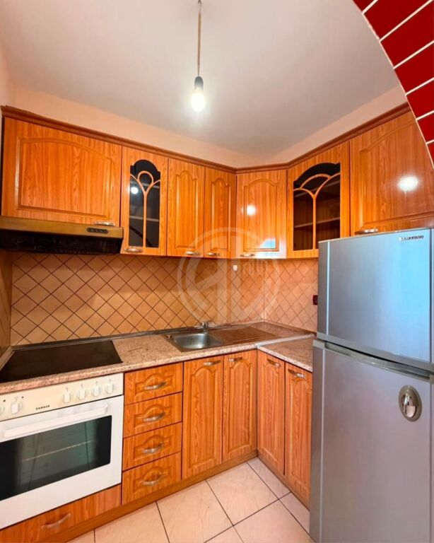 JEPET ME QIRA – Apartament 1+1 në Lagjen 18, Durrës