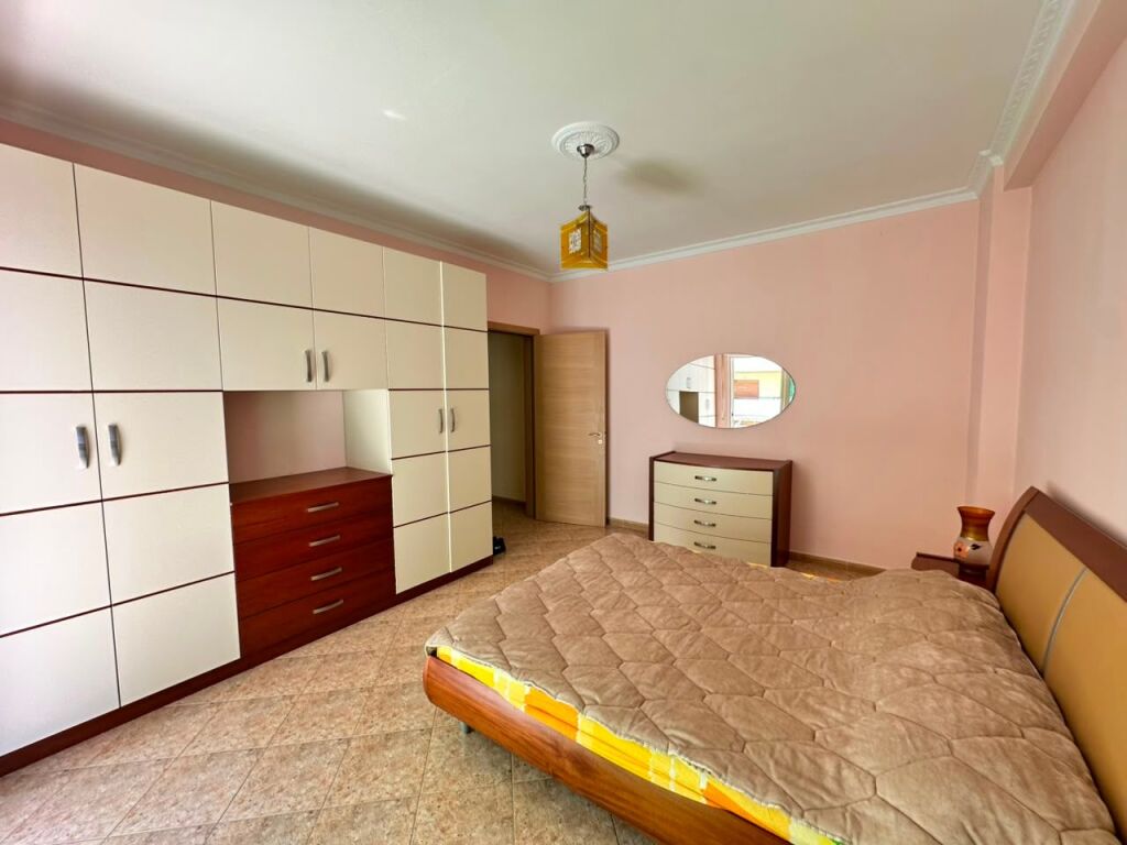 Shitet Apartament 2+1 ne Bulevardin Vlore - Skele