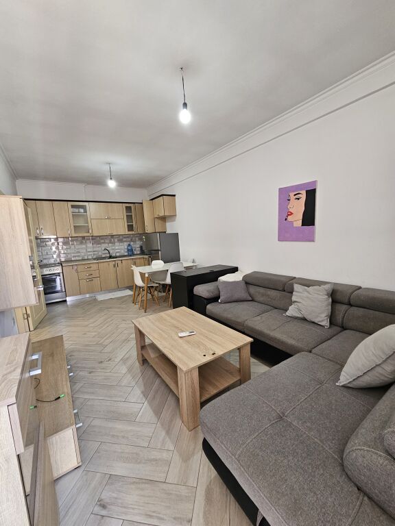 Shitet Apartament 1+1 – Astir, tek Dy Palmat Një mundësi ideale për banim ose investim në një nga zonat më të kërkuara të Tiranës.