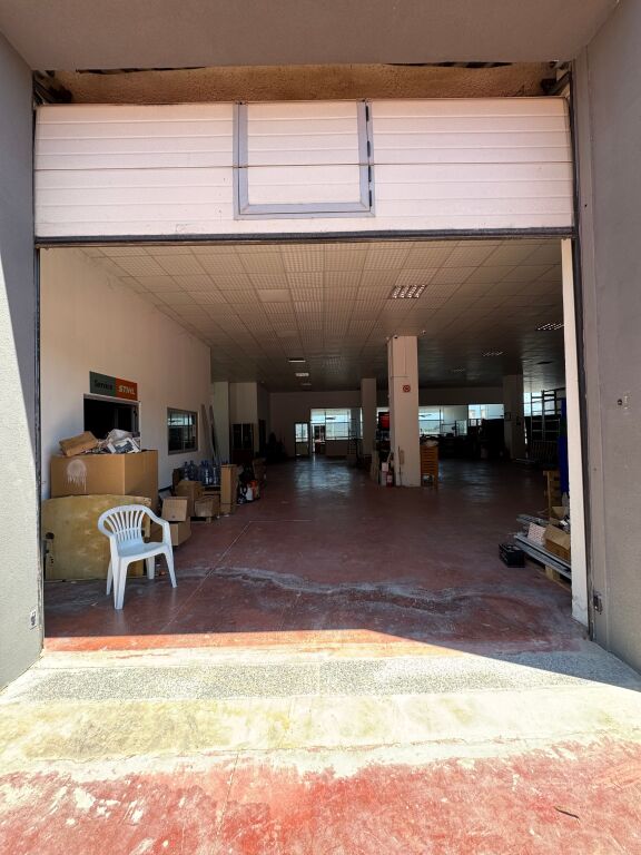Business Premises for Rent, Warehouse – 1,000 m² Hotel Aurelius, at the Rinas intersection