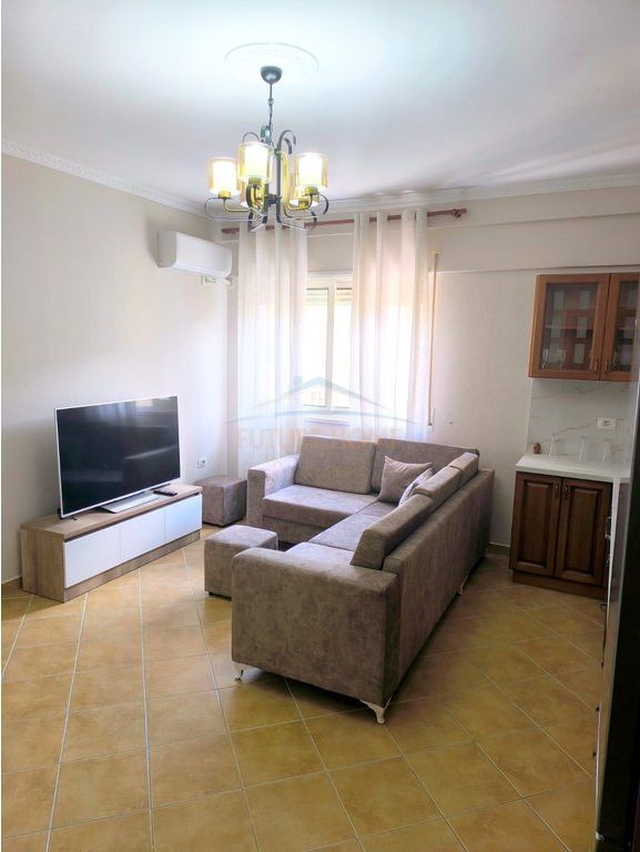 Shitet, Apartament 2+1, Fresku
