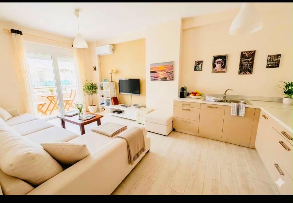 Apartment 2+1 for Long-Term Rent - C-Front, Lungomare, Vlore