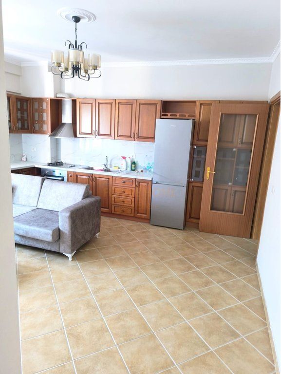 Shitet, Apartament 2+1, Fresku